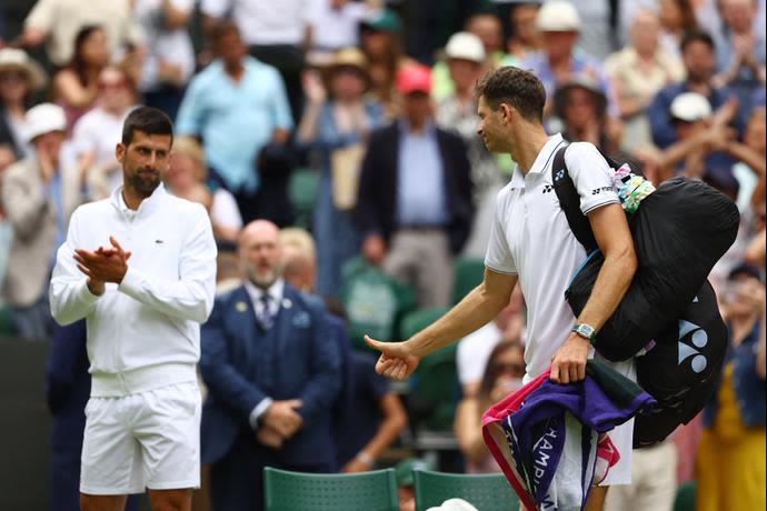 הוברט הורקאץ' טניסאי פולני לצד נובאק דג'וקוביץ', טניסאי סרבי