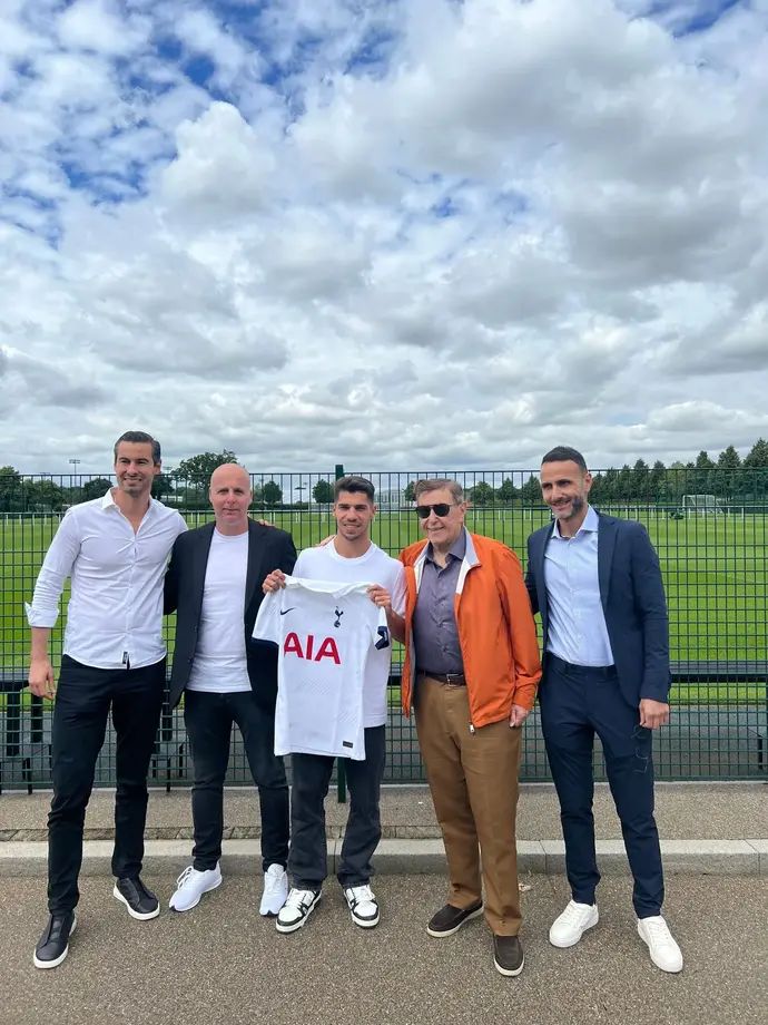 מנור סולומון מוצג כשחקן טוטנהאם