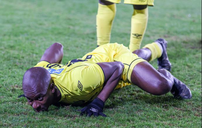 דנילו אספרייה שחקן בית"ר ירושלים חוגג שער