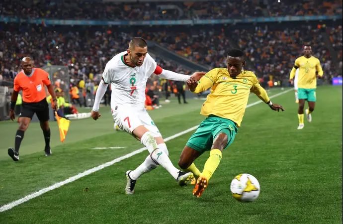 שחקן נבחרת מרוקו חכים זייש מול שחקן נבחרת דרום אפריקה אינוסנט מאלה