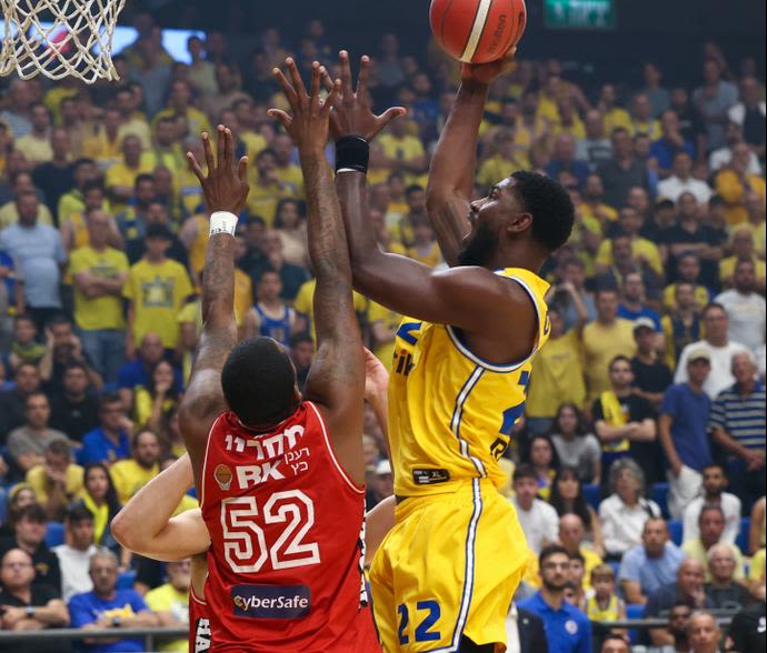 אלכס פויתרס, שחקן מכבי תל אביב