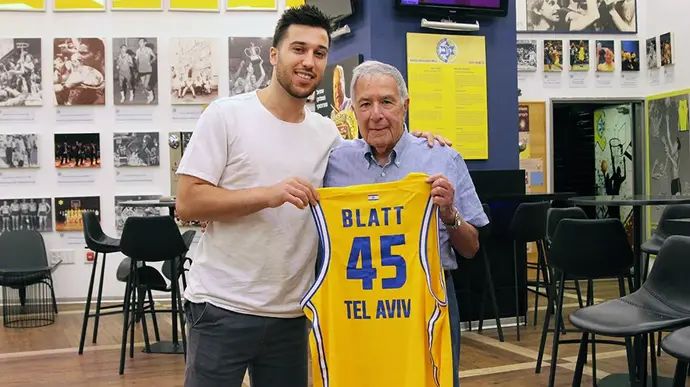 יו"ר מכבי תל אביב שמעון מזרחי עם תמיר בלאט