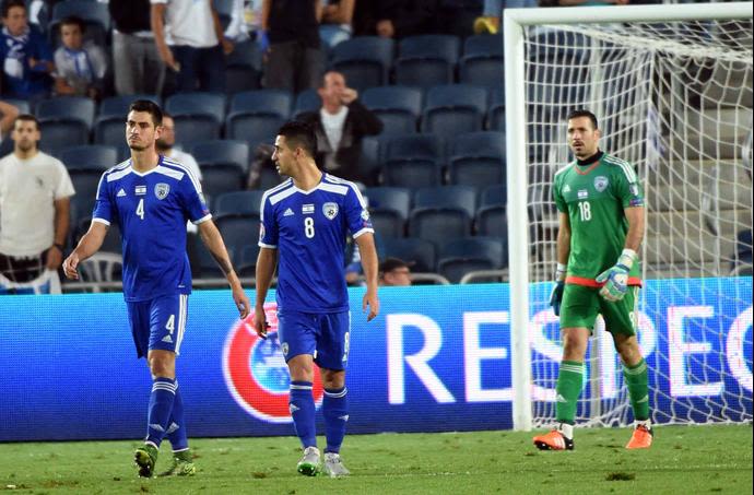 ניר ביטון שחקן נבחרת ישראל (שמאל) עם בירם כיאל, אופיר מרציאנו