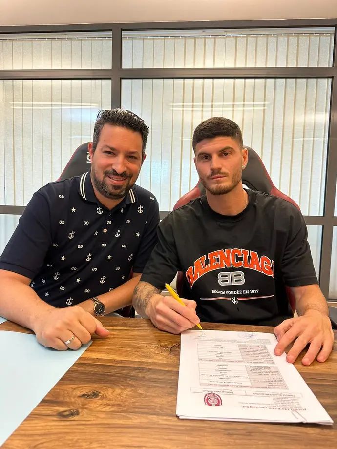 זיו מורגן חותם בקלוז' הרומנית