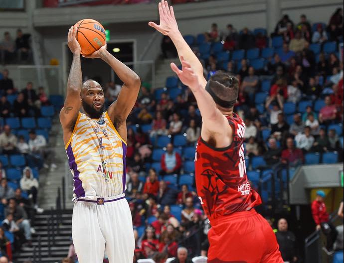 כריס ג'ונסון הפועל חולון