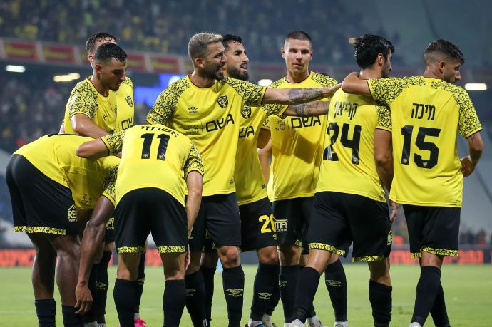 שחקני בית"ר ירושלים חוגגים