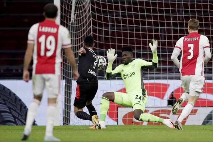 ערן זהבי שחקן פ.ס.וו איינדהובן מול אנדרה אונאנה שוער אייאקס