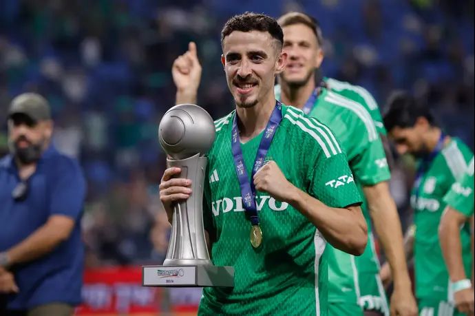 דולב חזיזה ושחקני מכבי חיפה חוגגים אחרי הזכייה, אלוף האלופים