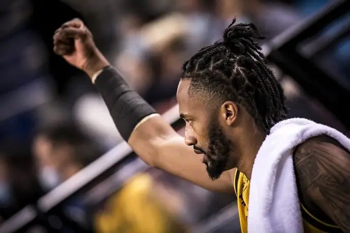 בראיין אנגולה