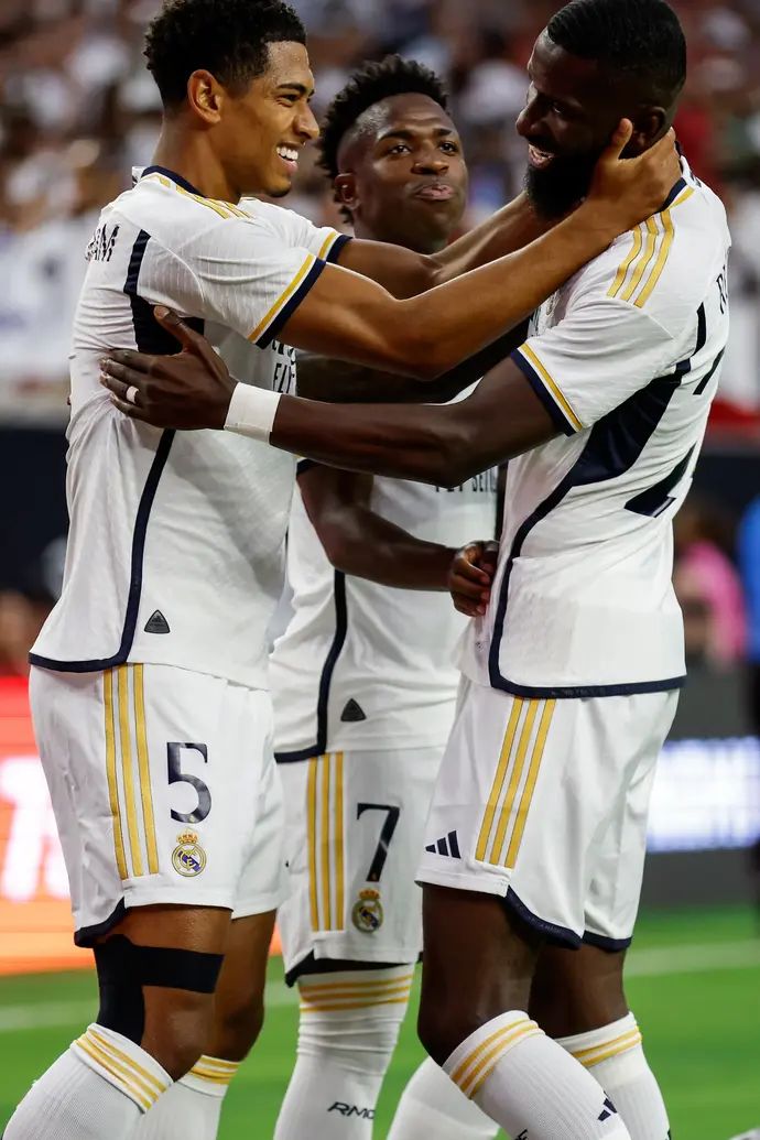 שחקני ריאל מדריד ג'וד בלינגהאם, אנטוניו רודיגר, ויניסיוס