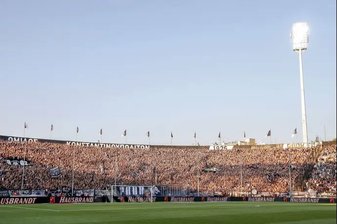 אוהדי פאוק סלוניקי, אצטדיון טומבה