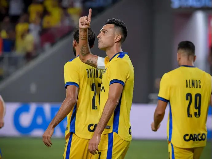 ערן זהבי, שחקן מכבי תל אביב חוגג