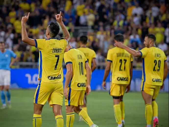 ערן זהבי, שחקן מכבי תל אביב חוגג