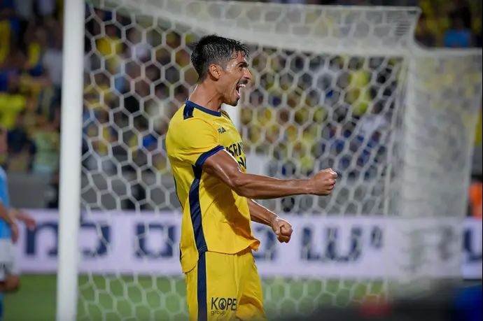 דור פרץ, שחקן מכבי תל אביב חוגג