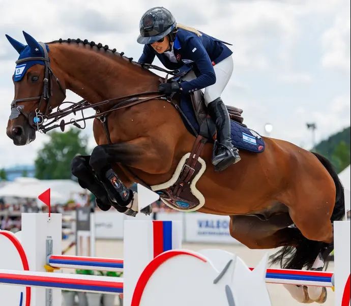אשלי בונד, רוכבת סוסים ישראלית
