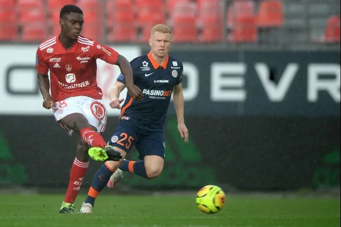 יאנגה אמבוק, שחקן ברסט