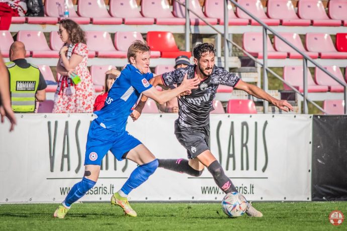 שחקן הפועל באר שבע, שגיב יחזקאל, נגד פוניבז'