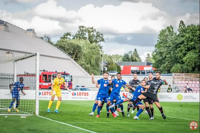 הפועל באר שבע במשחק החוץ נגד פוניבז'