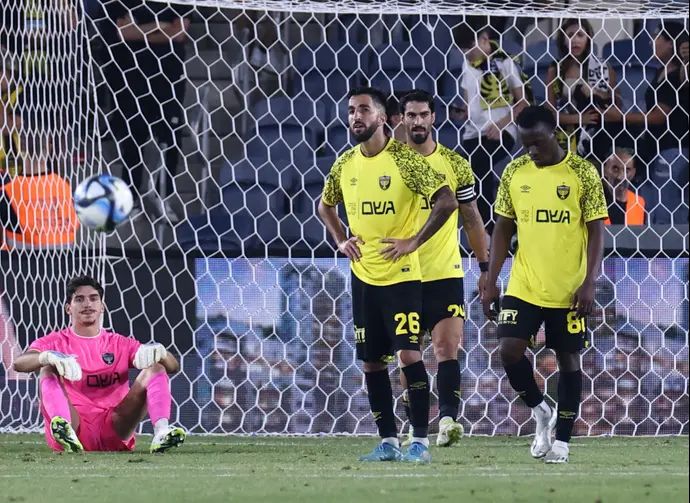 שחקני בית"ר ירושלים, טרזייה תומא, בן ביטון, מיגל סילבה מאוכזבים נגד פאוק סלוניקי