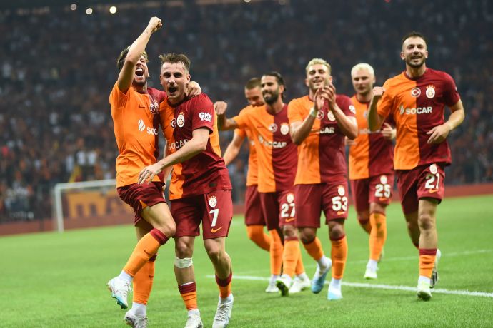 שחקני גלאטסראיי חוגגים