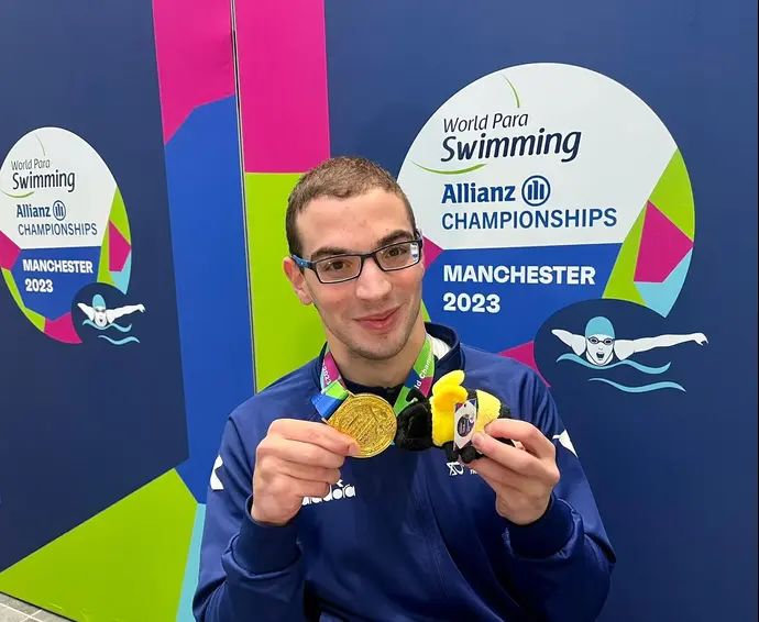 השחיין עמי דדאון