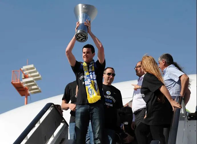 גיא פניני עם גביע היורוליג ב-2014