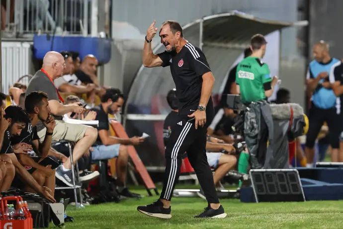 מייקל ולקאניס, מאמן הפועל תל אביב