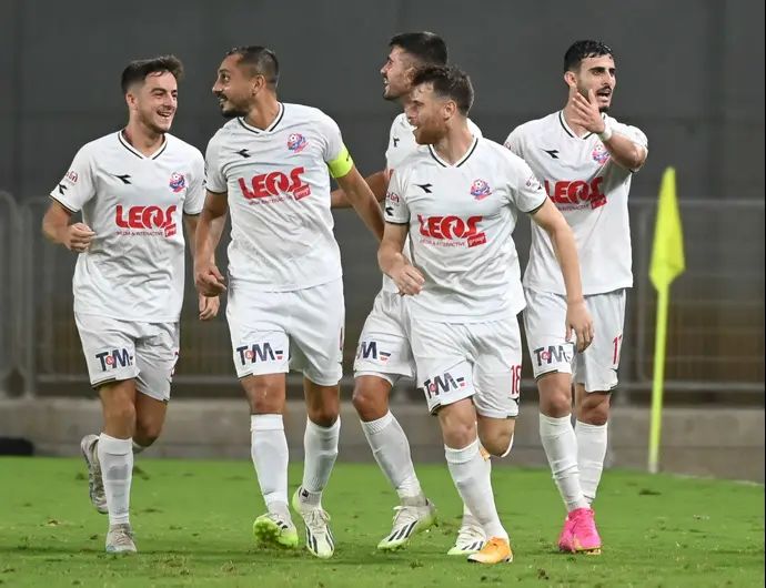 גיא מלמד חוגג יחד עם שחקני הפועל חיפה