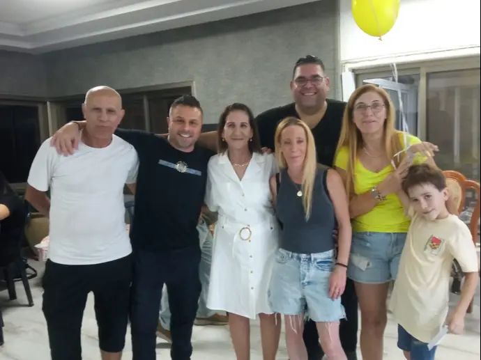 חוגגים יום הולדת למני לוי