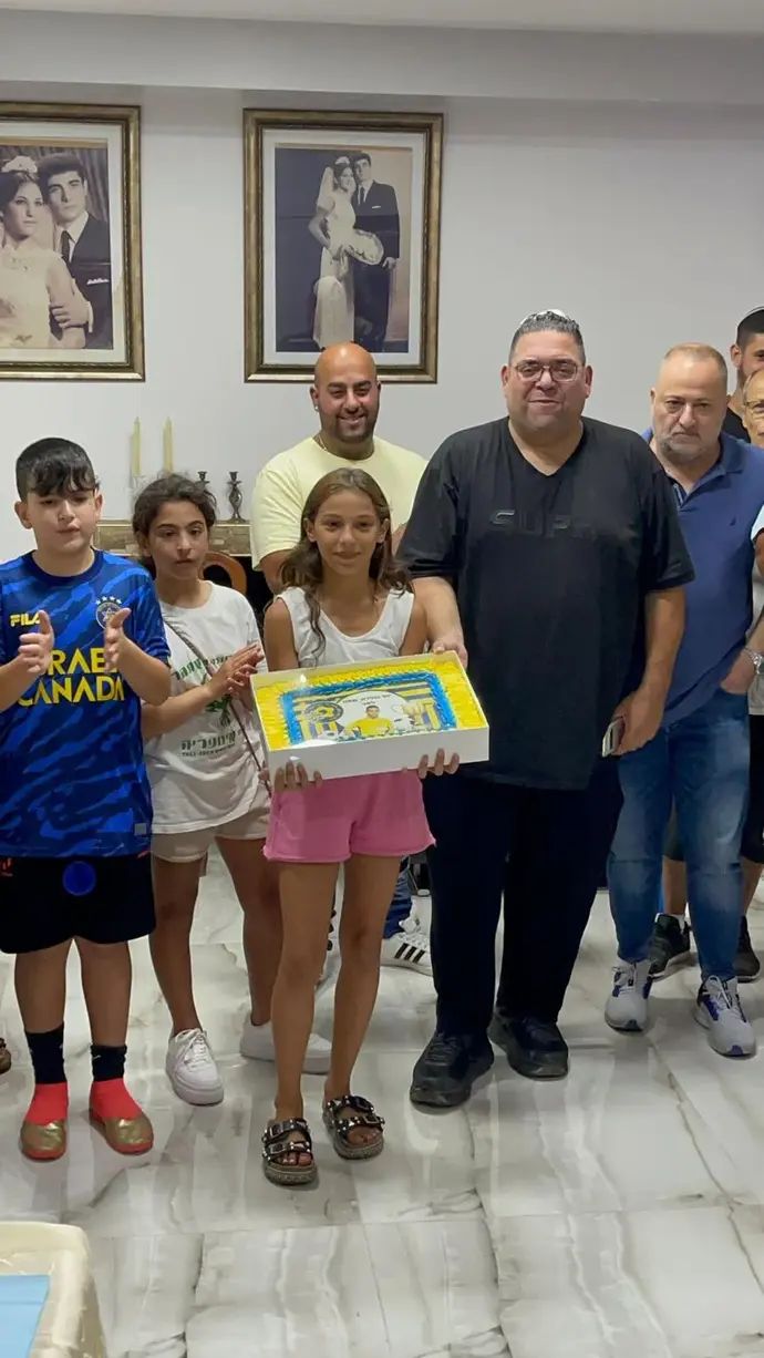 חוגגים יום הולדת למני לוי