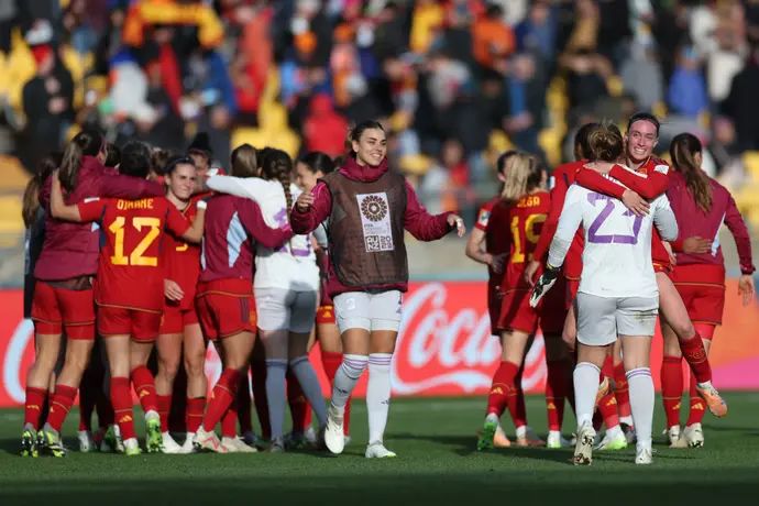 שחקניות נבחרת ספרד חוגגות העפלה היסטורית לחצי גמר המונדיאל
