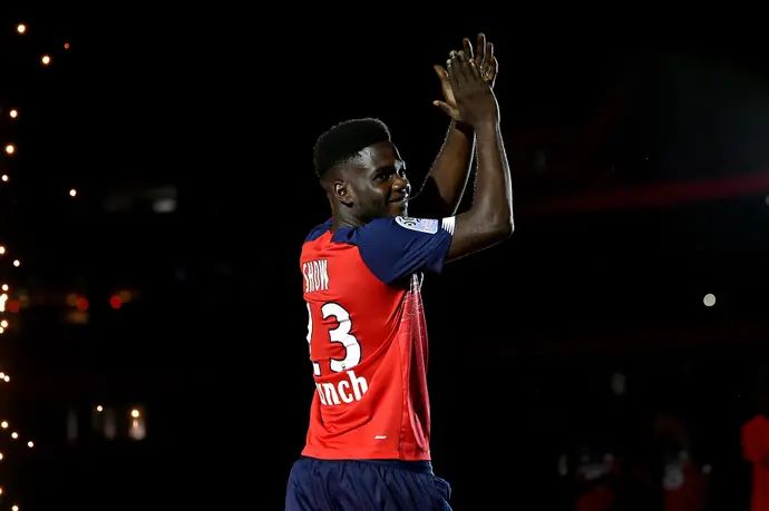 הקשר האחורי מנואל קאפומאנה במדי ליל