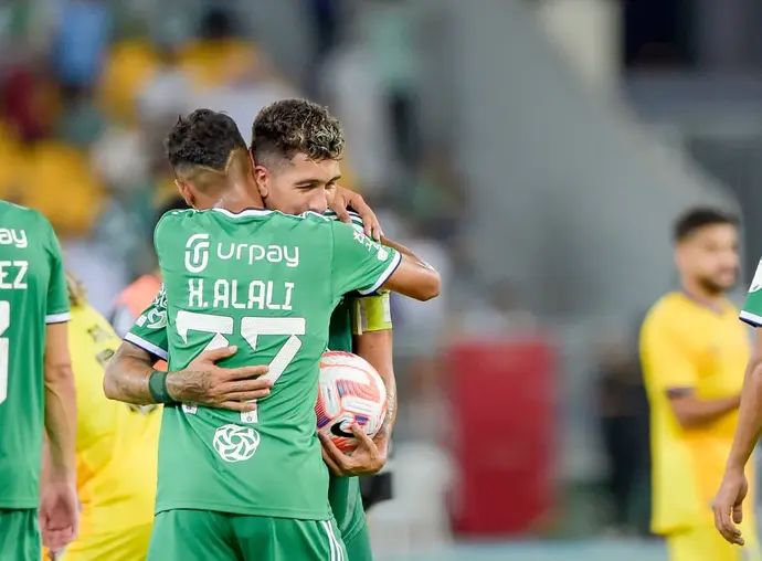 רוברטו פירמינו אל האלי חוגג