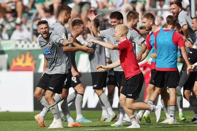 שחקני ויקטוריה קלן חוגגים