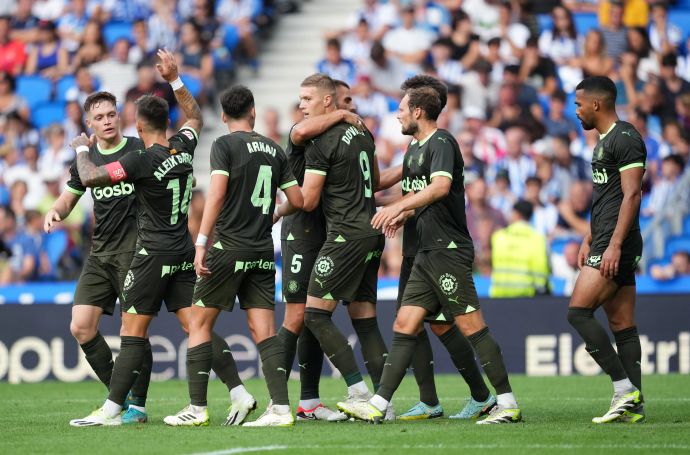 שחקני ג'ירונה חוגגים עם ארטיום דובביק