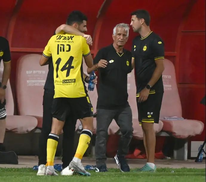 בר כהן שחקן מכבי נתניה חוגג שער