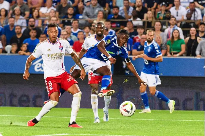 ז'אן ריקנר בלגארד שחקן שטרסבורג לפני קורנטן טוליסו שחקן ליון