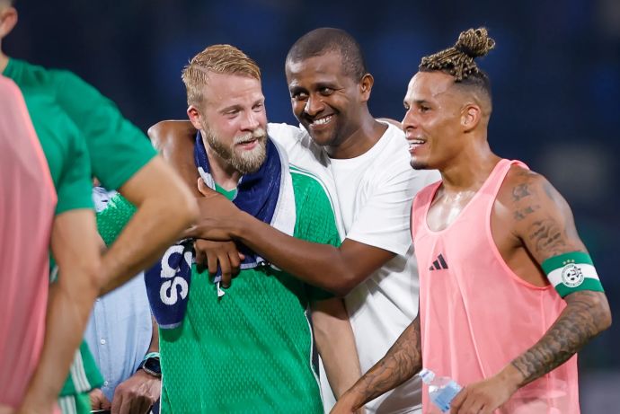 מאמן מכבי חיפה מסאי דגו, עם דניאל סונדגרן, צ'ארון שרי