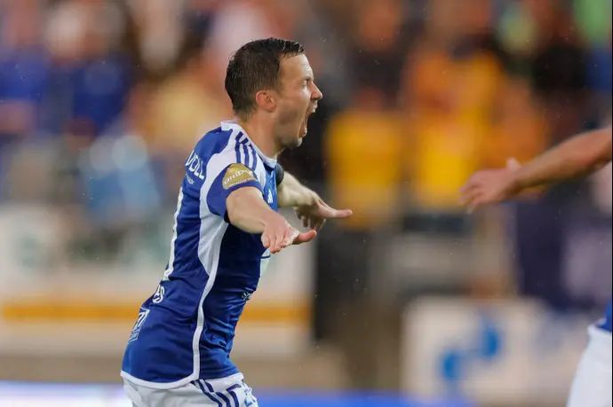 מרטין לינס שחקן מולדה חוגג שער