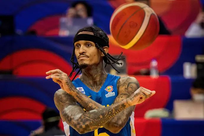 שחקן נבחירת הפיליפינים בכדורסל, ג'ורדון קלארקסון