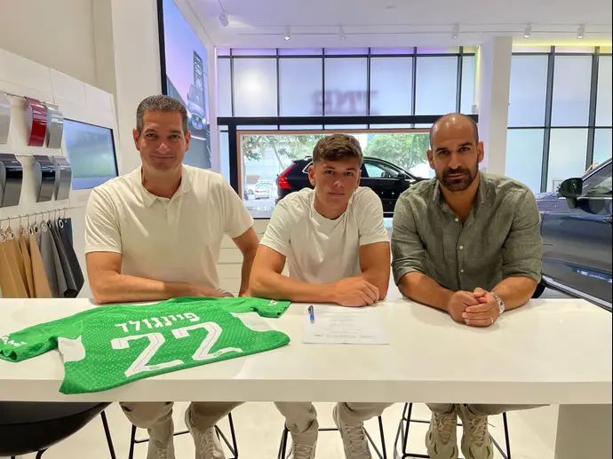 גל אלברמן מנהל מקצועי מכבי חיפה, עילי פיינגולד, הסוכן עידן בן אבו