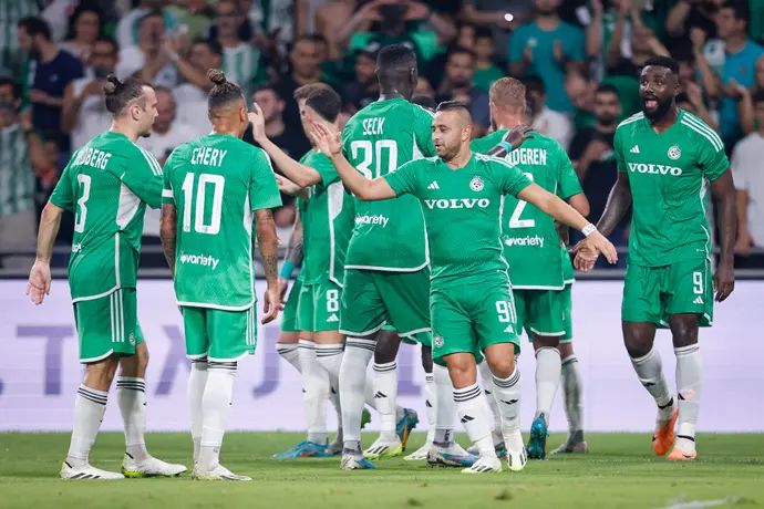 שחקני מכבי חיפה חוגגים