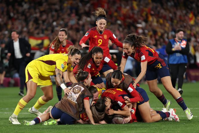 נבחרת ספרד נשים חוגגת ניצחון בגמר המונדיאל