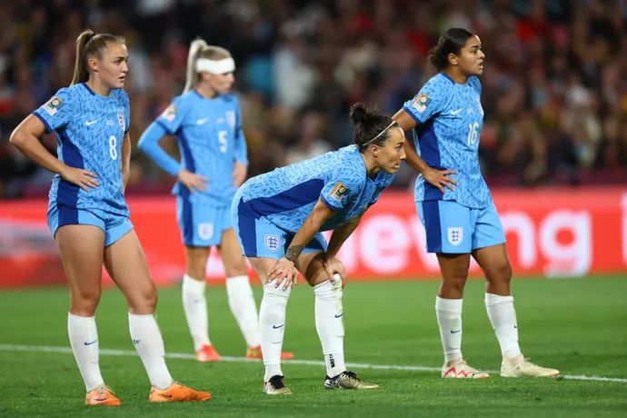 שחקניות נבחרת אנגליה נשים מאוכזבות