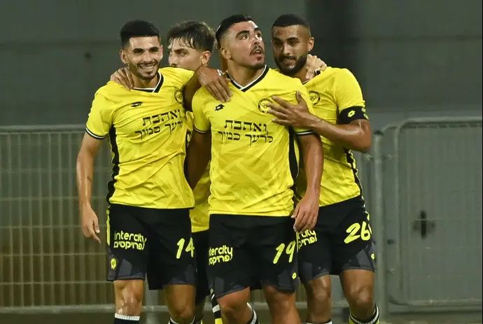 איתן אזולאי מכבי נתניה חוגג עם בר כהן