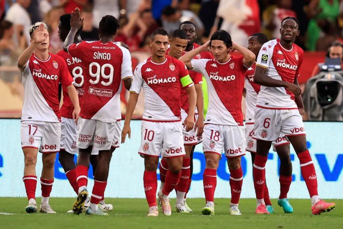 טאקומי מינאמינו מונאקו חוגג