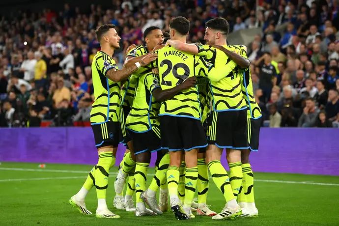 שחקני ארסנל חוגגים