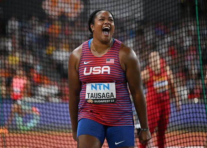 לאולאגה טאוסאגה זורקת דיסקוס