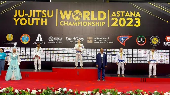 גיא בורשטיין על הפודיום