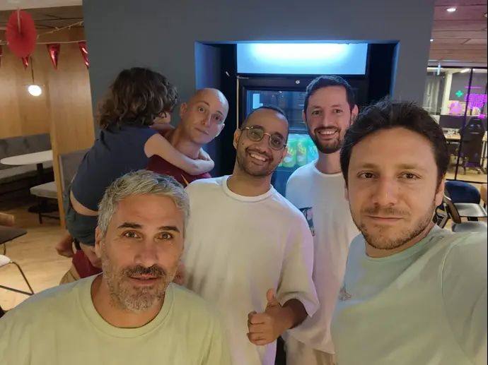 יונתן נמרודי וחברי צוות "ציון 3"